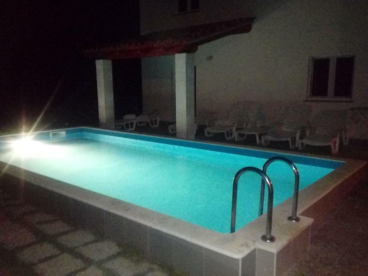 Pool House - Medulin Rivieraアパートメント エクステリア 写真